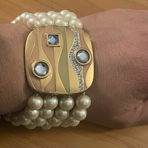 Monet Elegant Pearl and Gold Bracelet